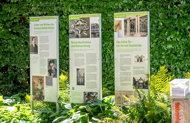 Die drei Schautafeln über das Salve-Tor im Zoologischen Stadtgarten Karlsruhe 