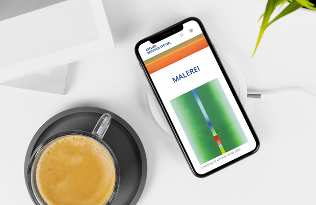 Website Atelier Reinhild Stötzel auf dem Smartphone 